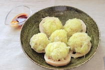 食物繊維たっぷり！見た目も可愛い腸活おかず「キャベツとえのきのシューマイ」