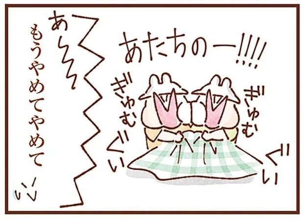 なんて優しい！ 2歳双子のケンカを一瞬で止めた「少女からのプレゼント」／双子育児、ちょっぴり詰んでます！