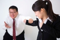 新卒入社の会社を25日で辞めた理由。上司に腕をつかまれ「金で責任取る」って...は？＜前編＞