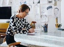 【92歳の現役デザイナー】あえて自分を追い込み「仕事」として絵を描く理由