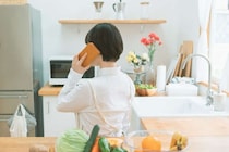 退職した義父の「1日10回の電話相手」を押し付けられ...義母から届いた「衝撃のメール」＜前編＞