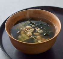 【血糖値対策】食物繊維がたっぷり摂れる、お腹に優しい「納豆汁」のレシピ