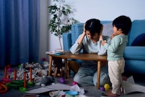 親から子へ引き継がれるストレス。「家族依存」の仕組みがまねく、つらさの世代間連鎖