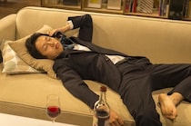 泥酔夫が布団で放尿！ 耐えきれず義母に泣きつくと...送られてきた「お中元」にはぁ!?＜前編＞