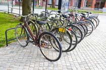 おしゃべりするママたちを「暇そう」と見下していた私。ある日、【思わぬトラブル】に見舞われ──？！