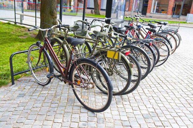 おしゃべりするママたちを「暇そう」と見下していた私。ある日、【思わぬトラブル】に見舞われ──？！