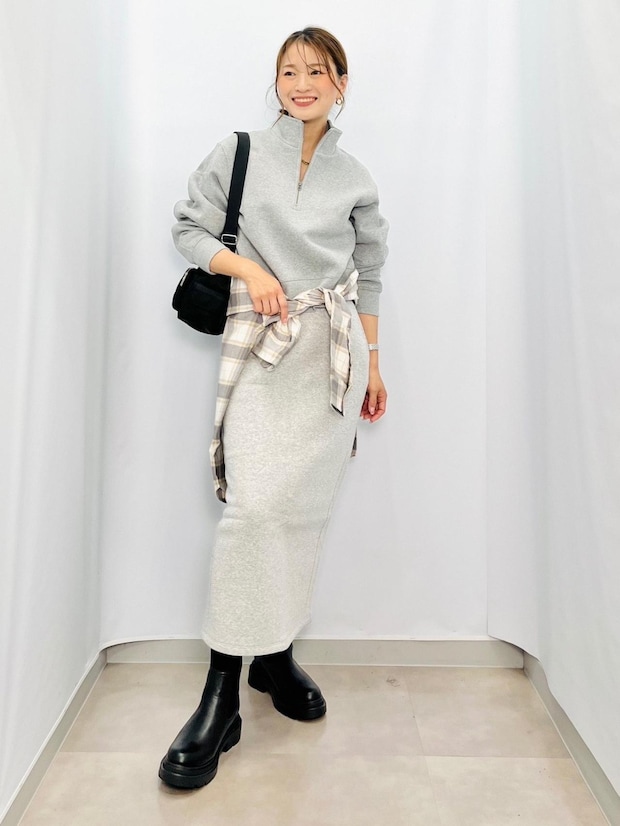 「グレーのスカート」どう穿く？【GU】40・50代のサマ見え♡「褒められコーデ」