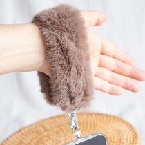 今すぐ【ダイソー】に駆け込んでーーッ！“スマホ迷子”を防止する「優秀アイテム」