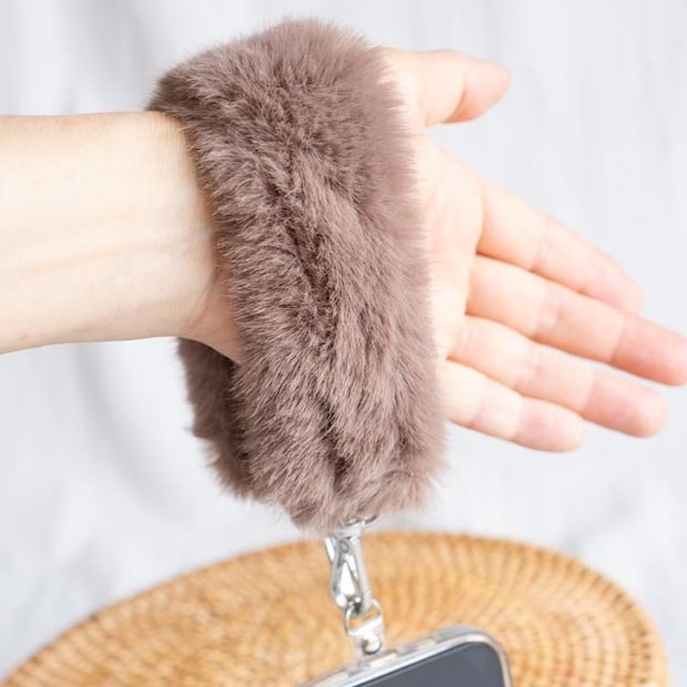 今すぐ【ダイソー】に駆け込んでーーッ！“スマホ迷子”を防止する「優秀アイテム」