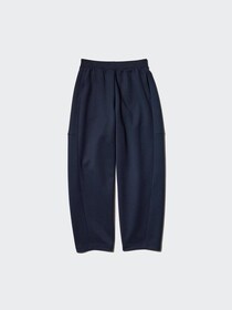 【UNIQLOのパンツ】が活躍の予感！「シンプルなワンツーコーデもこなれる」だって！