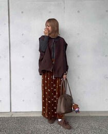 40・50代が真似したい！【しまむら】のベスト & キャミを使った「秋のスカートコーデ」