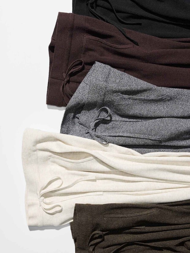 「新色も買い足した！」【ユニクロ】楽ちんオシャレが叶う♡「優秀パンツ」