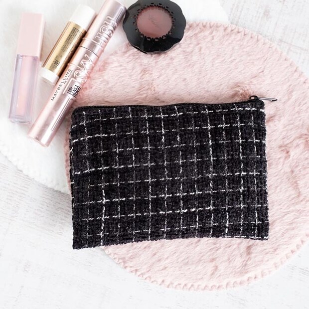 大人が持ちたい「激かわポーチ & 巾着」→【セリア】に110円で売ってた！