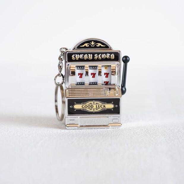 こりゃ、一目惚れ不可避かも♡【ダイソー】大人こそつけたくなる「激かわキーホルダー」