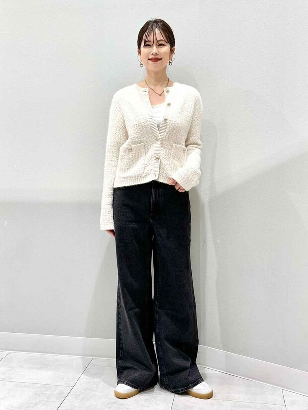 『グレー色ジーンズ』どう穿く?【GU】40・50代が真似したい「垢抜けコーデ」