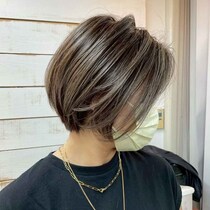 頑張ってる感なく若見え♡【50代】が参考にしたい！「自然な白髪ぼかしヘア」