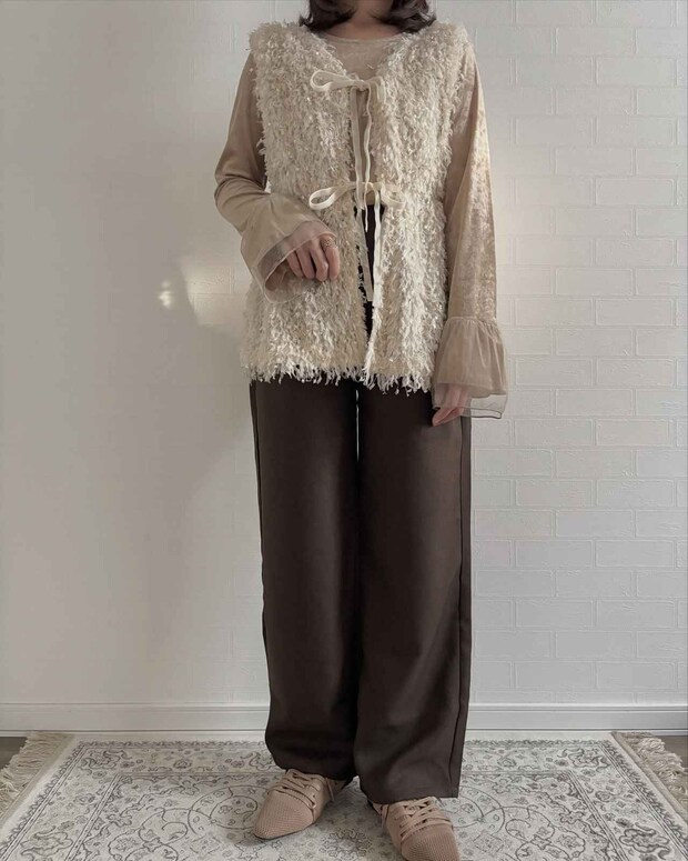 気になる腰まわり → 即カバー！【しまむら】もけもけ感が可愛い♡「淡色ジレ」