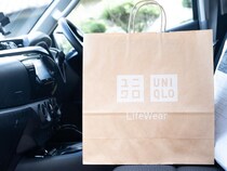 【ユニクロのスウェット】が便利！ 40・50代がマネしたい「おでかけコーデ」