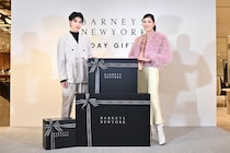 【バーニーズ ニューヨーク銀座本店】でアン ミカさんがGENIC増子敦貴さんにギフト選びの極意を伝授