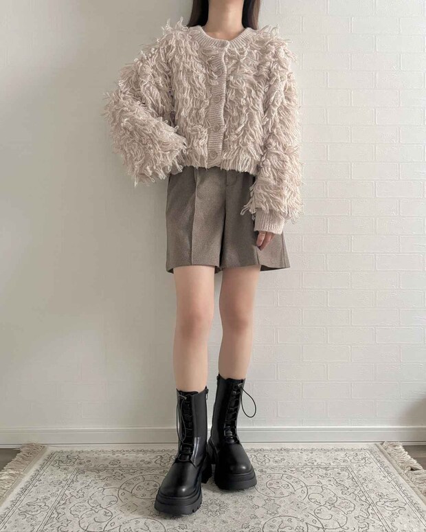 【しまむらの淡色】が大当たりかも！ 1点投入でシャレる♡「主役級ニットカーデ」