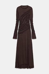 「お出かけ服ない」40・50代へ！【ZARA】1枚で即サマ見え！「洗練ワンピ」