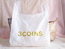 『330円 → 165円』に値下げ中ーーッ！【3COINS】冬コーデにぴったり♡「リボンピアス」