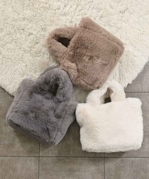 冬コーデに合わせたい「もこもこバッグ」→【ハニーズ】に2,000円台で売ってた！