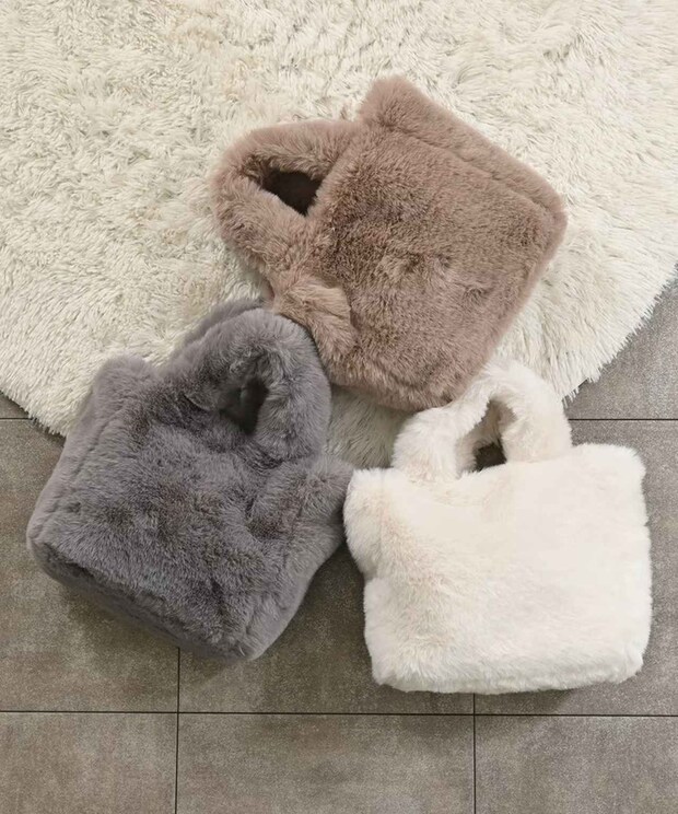 冬コーデに合わせたい「もこもこバッグ」→【ハニーズ】に2,000円台で売ってた！