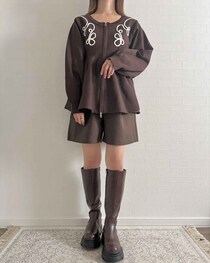 【しまむらのブラウン】が高見え！ おしゃれに体型カバーが叶う♡「ペプラムカーデ」