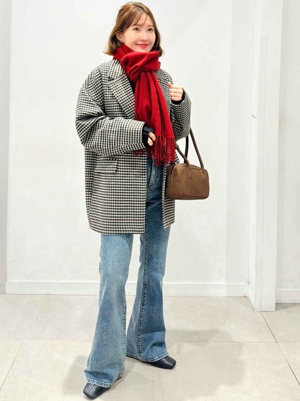 おしゃれな人は「ストール」どう使う？【GU】防寒だけじゃない！「お手本コーデ」