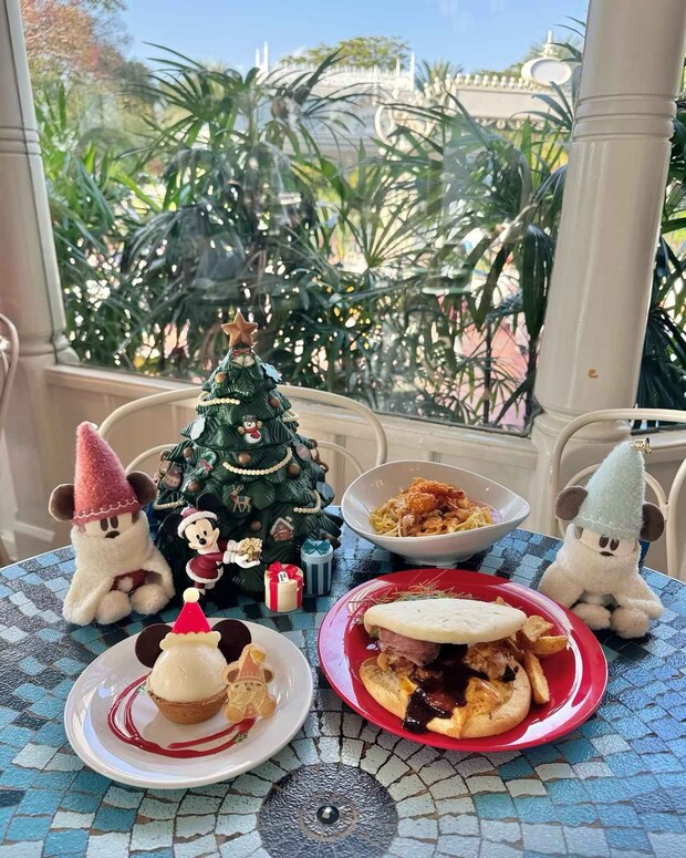 写真撮りたくなるぅぅぅぅ！！【ディズニーランド】ビジュ優勝♡「新作クリスマスメニュー」