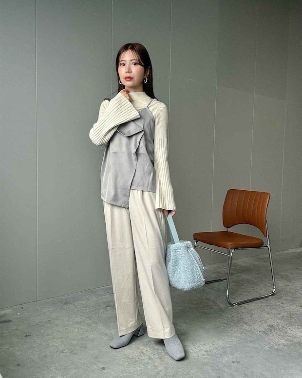 その穿き方もう古いかも!【ユニクロ】大人がシャレる♡「最旬ワイドパンツコーデ」