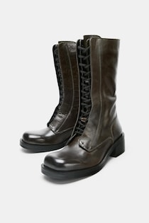 【ZARAのカーキ色】がセンス別格！ 大人に似合う「サマ見えブーツ」