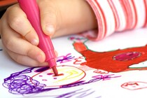 「貸してあげなさい！」は逆効果？ おもちゃを独占 & 大号泣する息子。職員の『神対応』に母が学んだこと