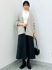 黒より“こっち”かも！【GUの白タートル】を使った「大人のこなれコーデ」