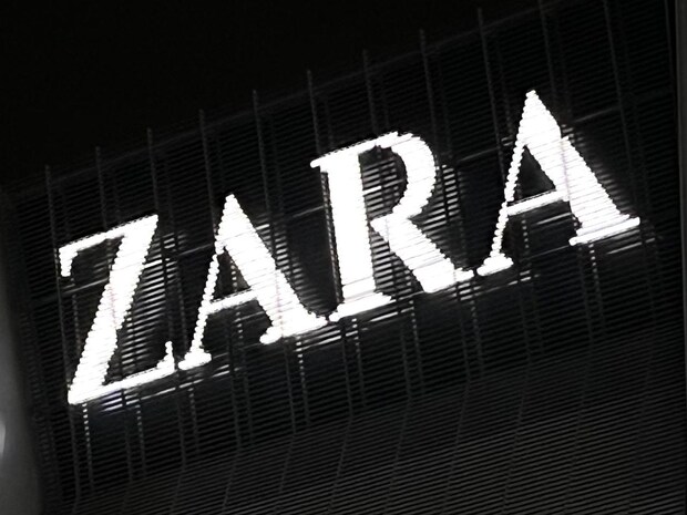 「地味色でしょ？」→ むしろ着映える！【ZARA】で見つけた♡「黒アイテム」