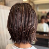 白髪をオシャレに“魅せる”！？【50代】こそ似合う♡「ハイライトヘア」