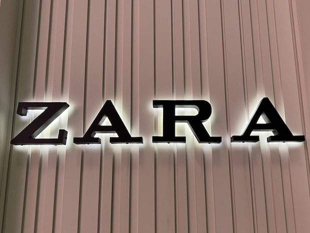 「無難な色買いがち」な人に“この色”！【ZARA】大人が即こなれる♡「カーキ色コート」