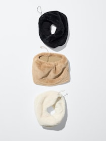 【ユニクロ】は『小物』も優秀！ おしゃれ & 防寒が叶う「ネックウェア」