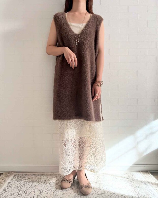 【しまむらのベスト】が可愛い & 優秀！「触り心地が最高」「気になる腰まわりもカバー」