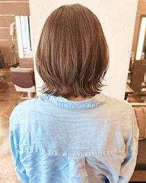 【50代】何年も同じ髪型 → それ、長さ変えない「レイヤー」で即今っぽヘアかも──！？