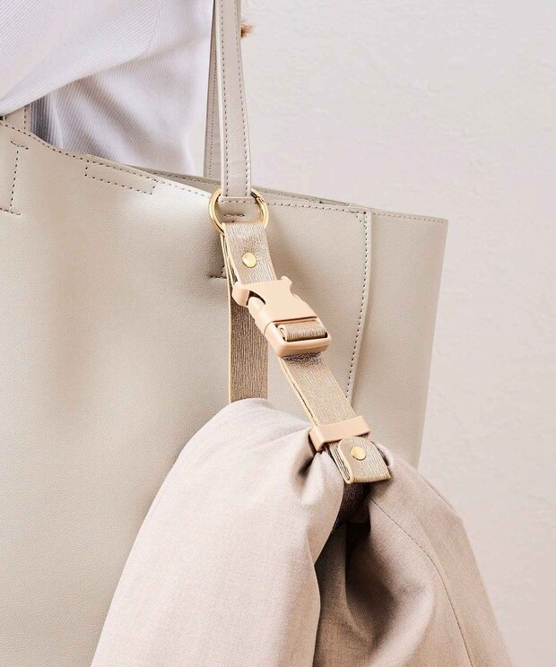 【3COINS】で大当たり見つけた！ 鞄に付けるだけでOK♡「便利グッズ」