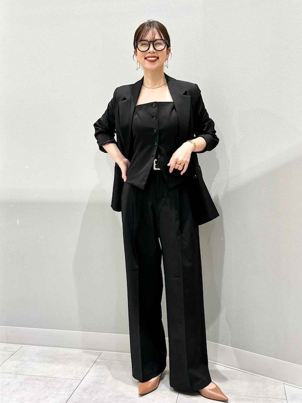 【上下GUの黒】がセンス抜群！ 40・50代がまるっと真似したい♡「サマ見えコーデ」