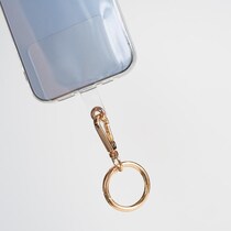 これ110円で買えるの！？【セリア】“スマホ迷子”を防止！「便利グッズ」