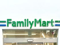 ビジュ大優勝ーーーッッ♡【ファミマ】パケ買いしたい「新作コラボ」って？