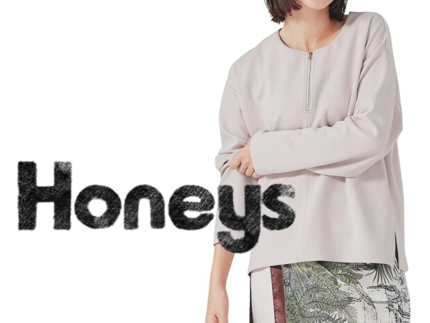 【ハニーズのグレージュ】がいい仕事する! 40・50代に似合う「オンオフ兼用トップス」