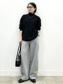 『グレーのスウェパン ＝ 部屋着見え』を回避！【GU】40・50代が試したい「サマ見えコーデ」