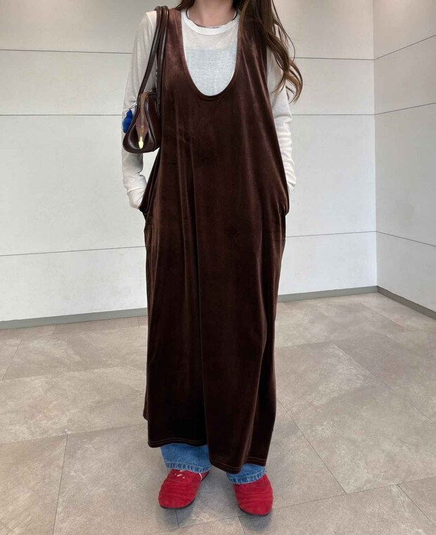 【しまむらの990円】が最強！「マジでほんとに買い！」と絶賛な「ベロアワンピ」