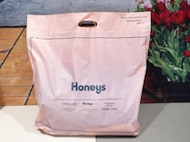 【ハニーズのネイビー】が上品！ 40・50代に似合う♡「高見えアイテム」