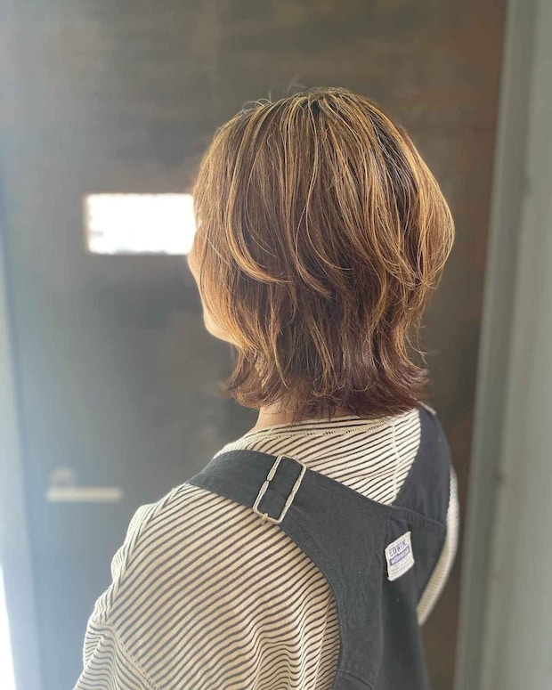 白髪を“活かして”こんなに素敵!?【50代】が参考にしたい♡「白髪ぼかしヘア」